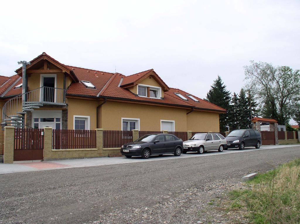 Penzion Rozkos Prŭhonice Dış mekan fotoğraf